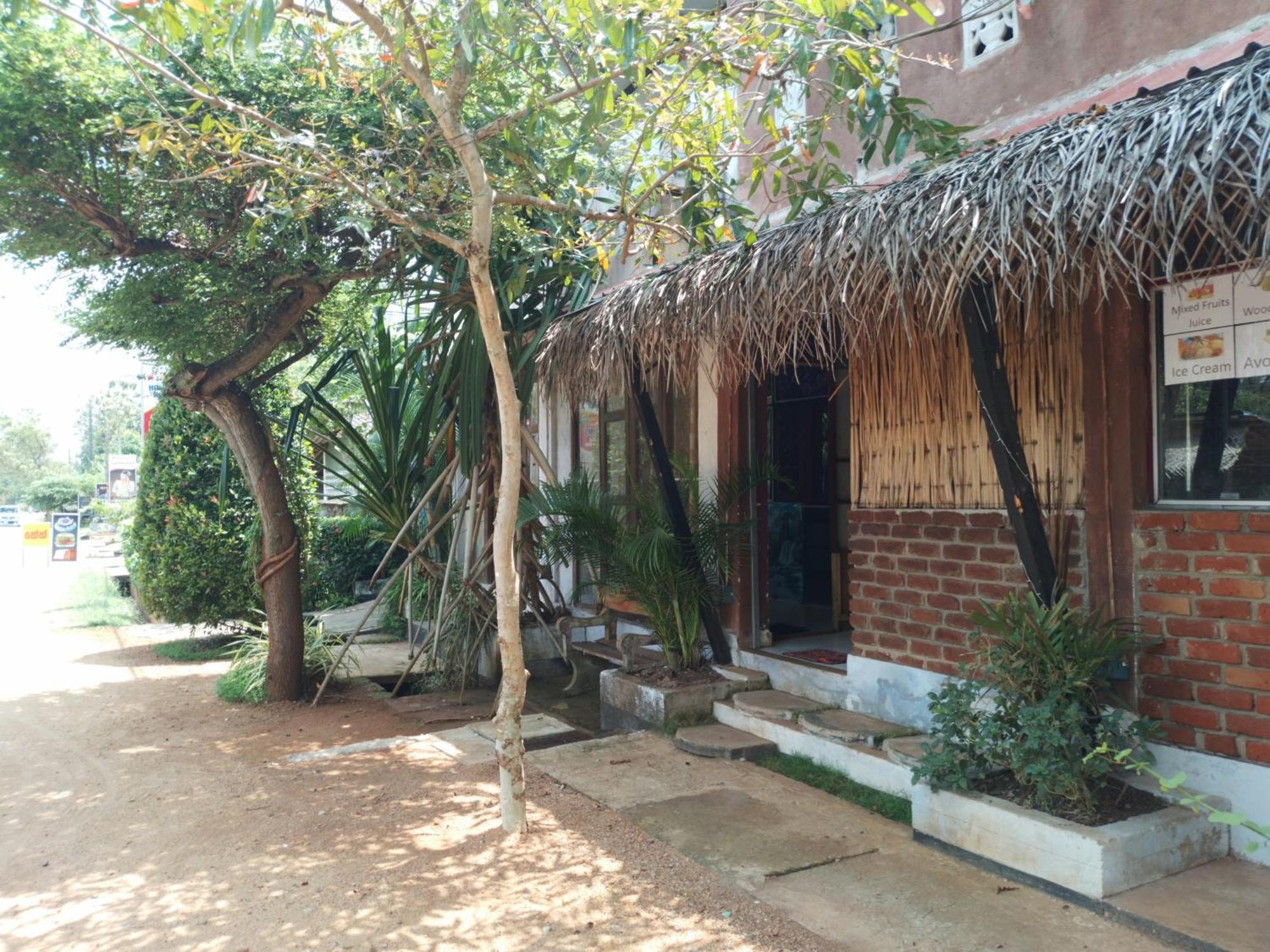 Lucky Holiday Home Anuradhapura Dış mekan fotoğraf